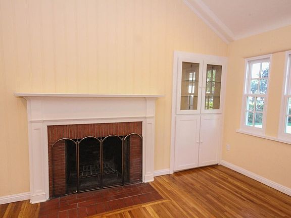 4th image of 2415 S Oak Knoll Ave