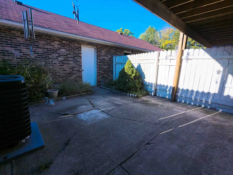 1019 Beryl Trl — Photo 2