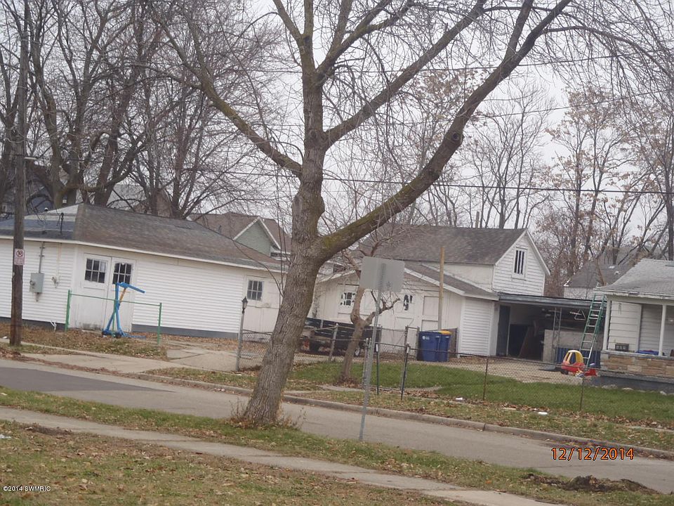 2nd image of 103 Seward Ave NW