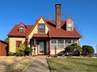 1005 N 2nd St, Clinton, IA 52732