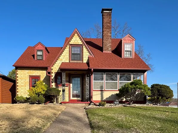 1005 N 2nd St, Clinton, IA 52732