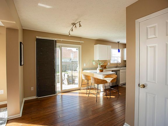 4th image of 3733 Larchmere Dr