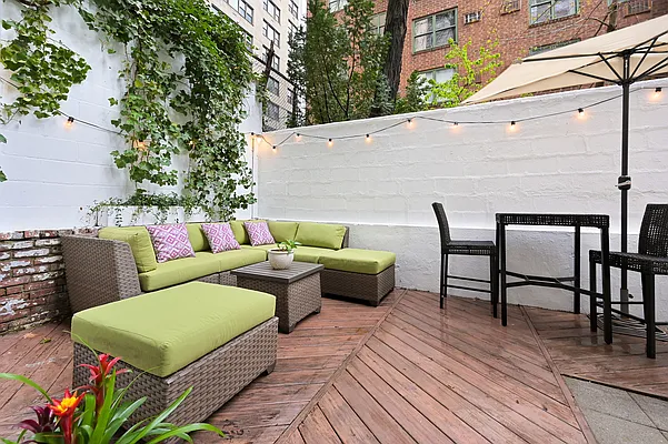 Sold by Poljan Properties Inc. | media 17