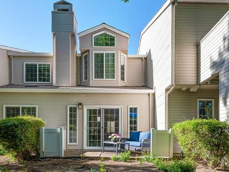 7706 Creekside Dr — Photo 3