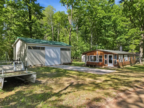 312 Woodland Dr, Six Lakes, MI 48886