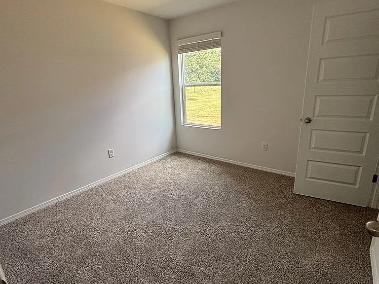 350 Moonlight Graham Blvd — Photo 16
