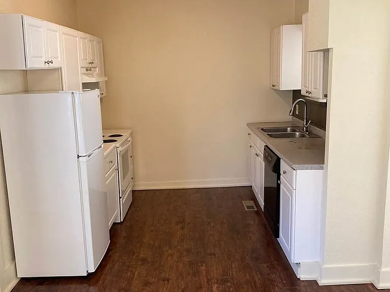 645 Cullum — Photo 8