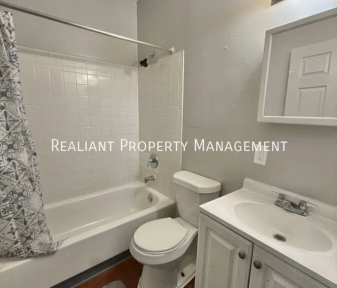 2271 Vine St — Photo 13
