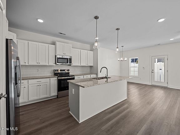 4th image of 2001 Newbury Way #D