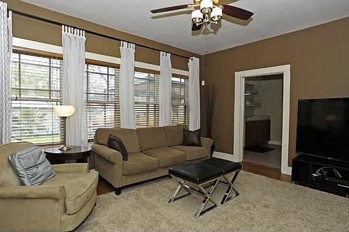 4th image of 2102 W Magnolia Ave