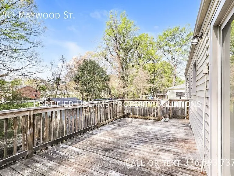 2203 Maywood St — Photo 17