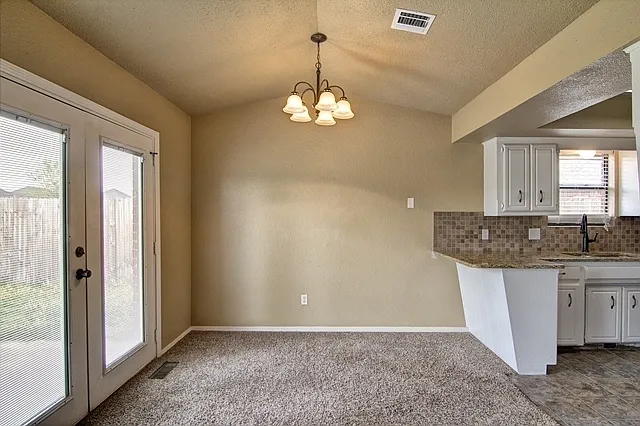 928 SW 11th St — Photo 4