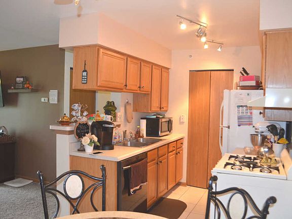 3rd image of 727 Elm Ln APT 208