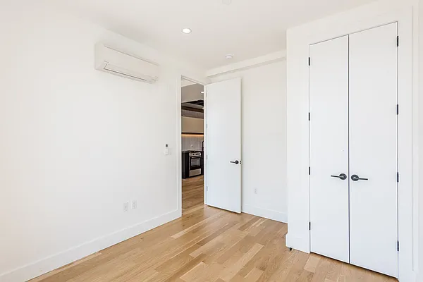 Rented by Nooklyn NYC LLC | media 93