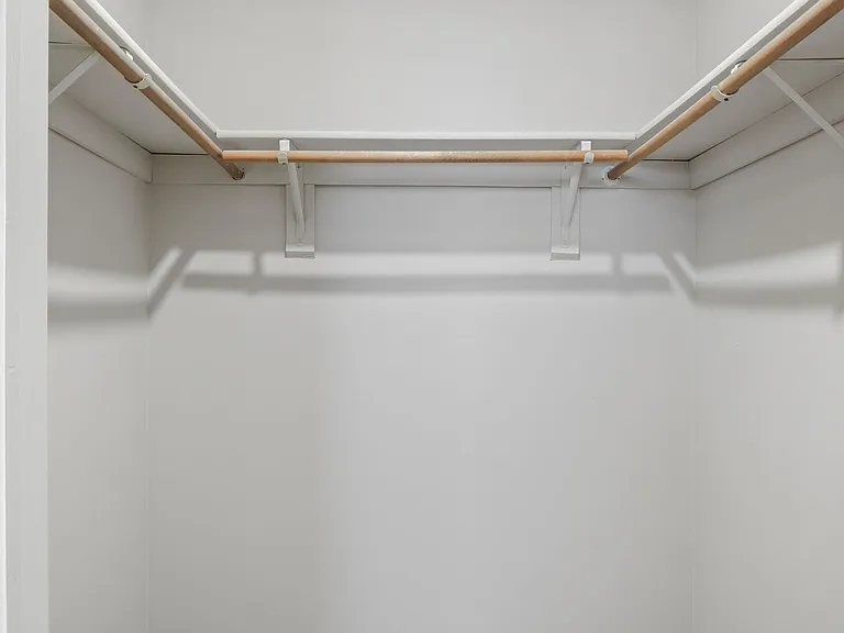 Oak Brook Park Apartments — Photo 13