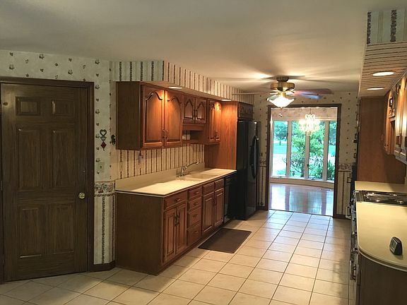 5th image of 606 Porpoise Dr