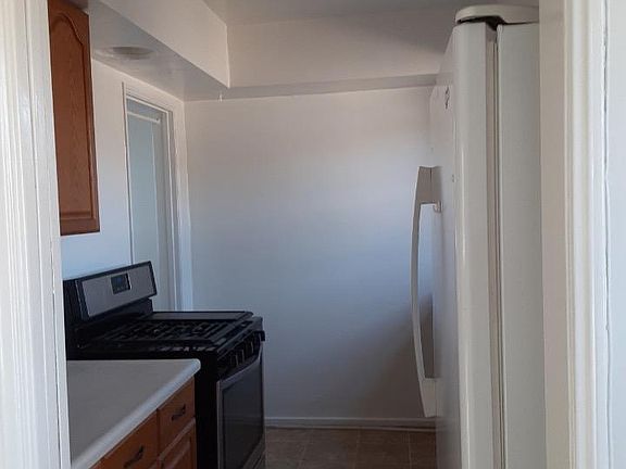 3rd image of 8384 Dunbarton Ave #8386