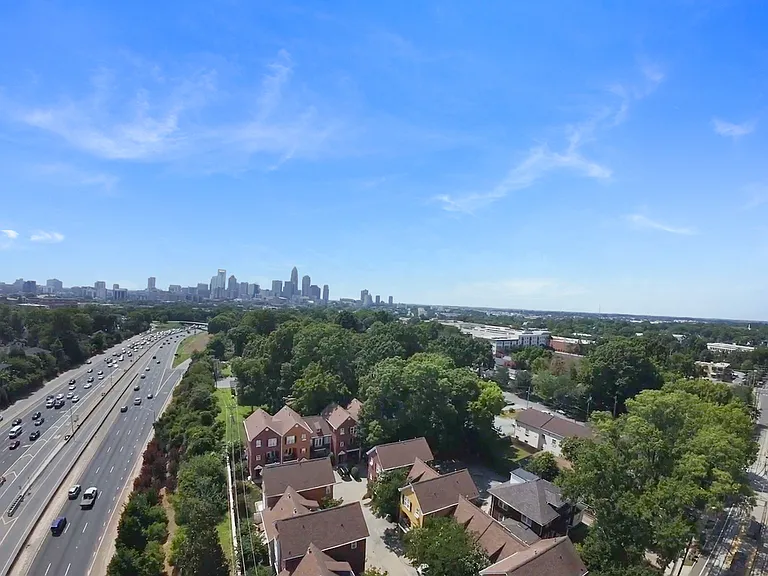 935 Hawthorne Bridge Ct — Photo 35