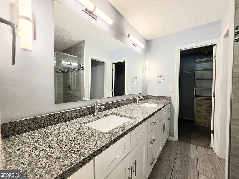 241 Hamilton Dr — Photo 9