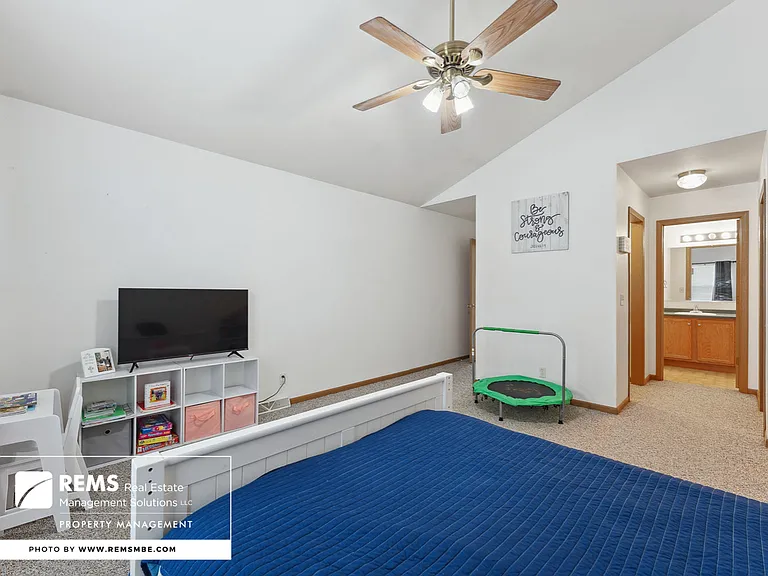 815 Island Ct #1 — Photo 34