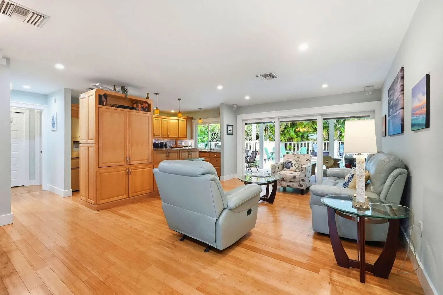 2 bed, 2.0 bath, 1216 sqft, $5,565 — Photo 3