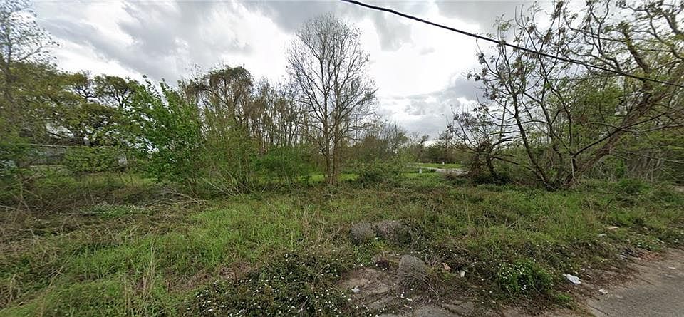 1st image of 2749 Clouet St