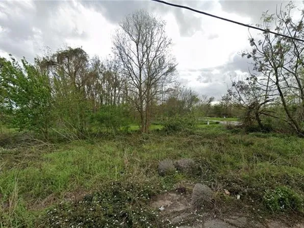 2749 Clouet St, New Orleans, LA 70126