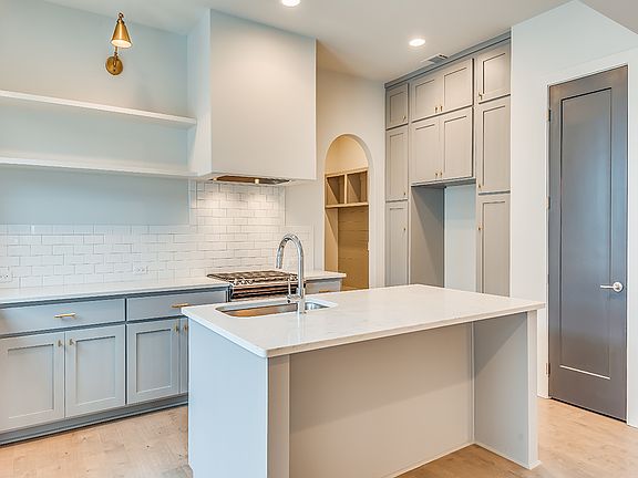 5th image of 4623 Bloomsbury St