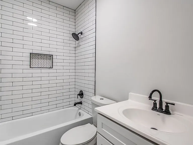 1825 Young Ave — Photo 39