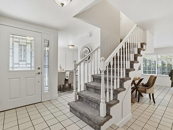5th image of 215 Elm Wood Ct
