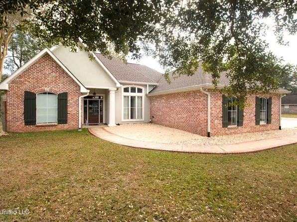 72683 Diamondhead Dr N, Diamondhead, MS 39525