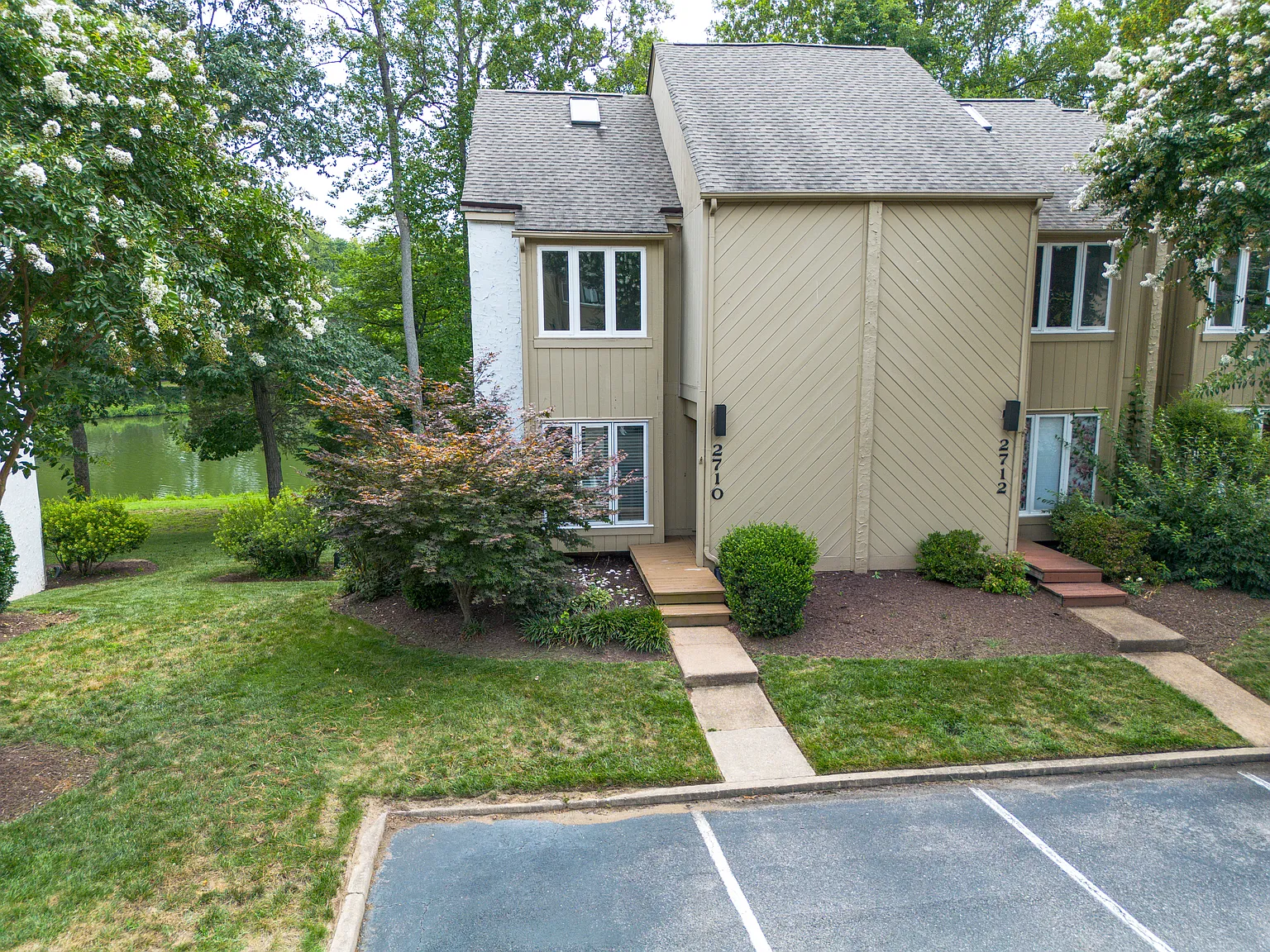 3 bed, 1844 sqft, $2,500 — Photo 2