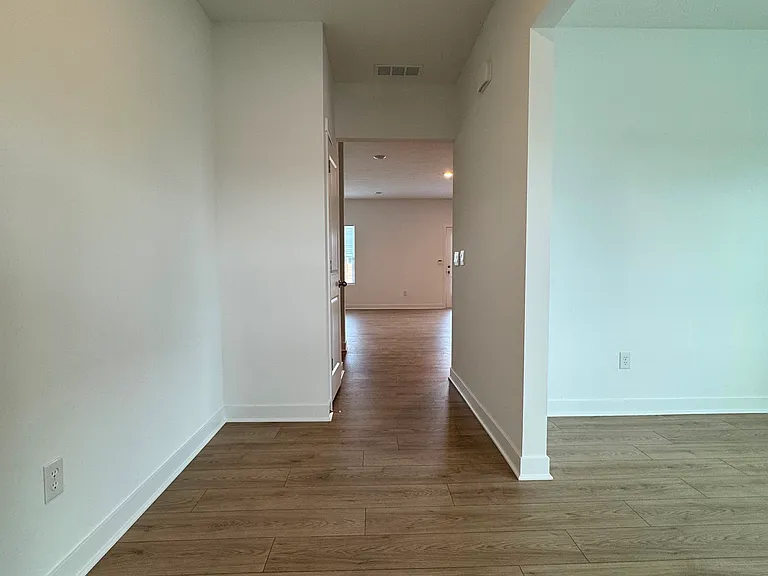 1577 Albatross St — Photo 8