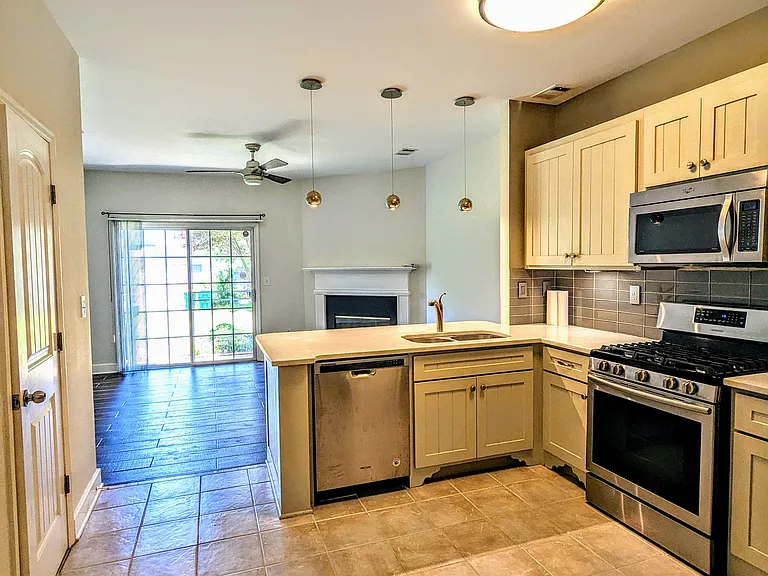3369 Hidden Cove Cir — Photo 7