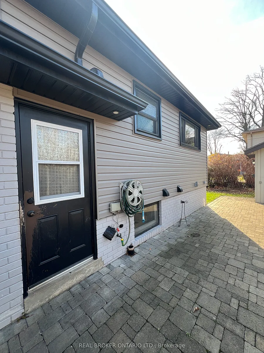 Building Photo - 5285 Woodhaven Ct #BASEMENT