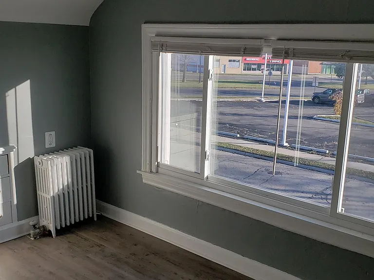 2nd bedroom.
