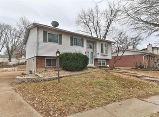 2742 Clager Rd, Saint Louis, MO 63125