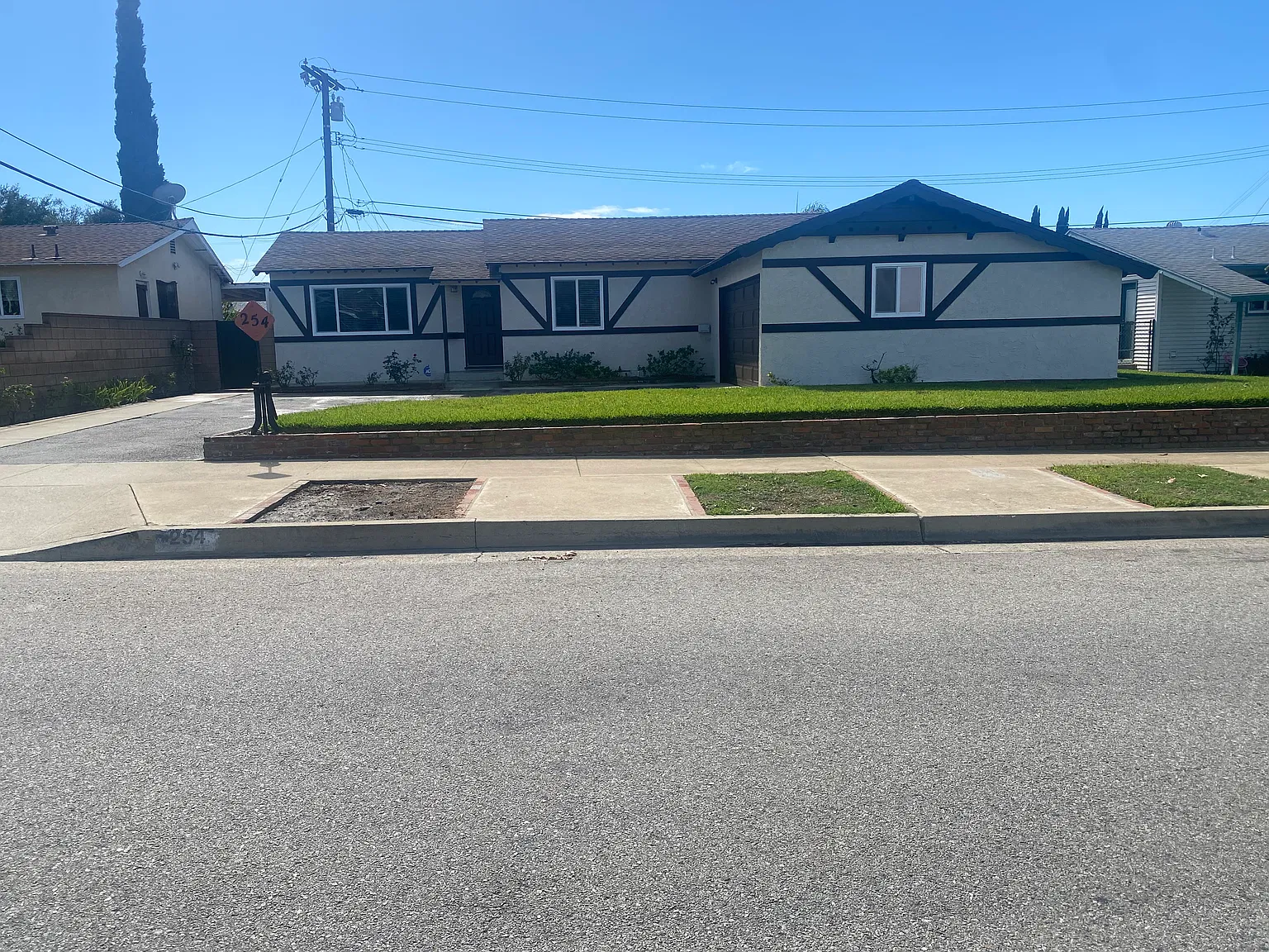 254 W Juanita Ave — Photo 1