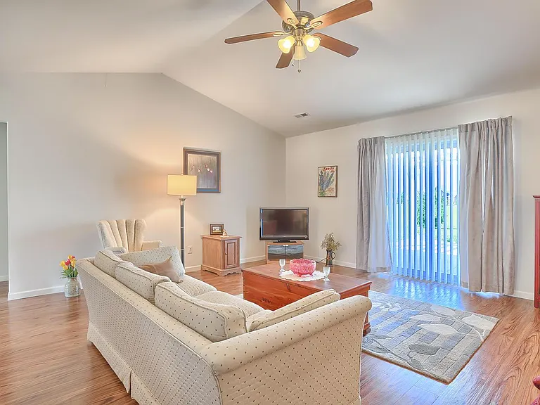 1213 Roberto Rd — Photo 9