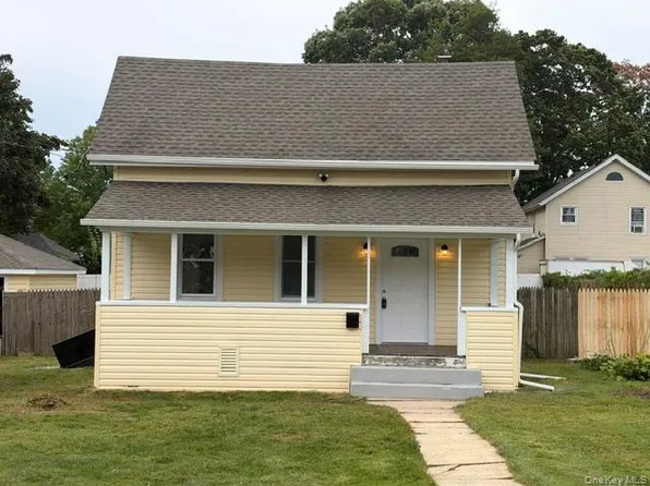 34 S 5th Avenue, Brentwood, NY 11717