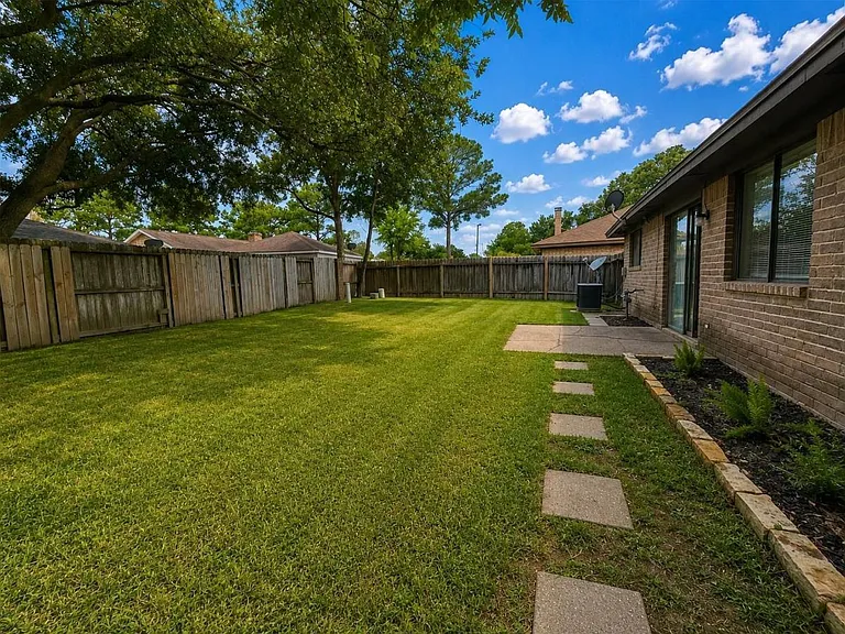 21227 Park Mount Dr — Photo 10