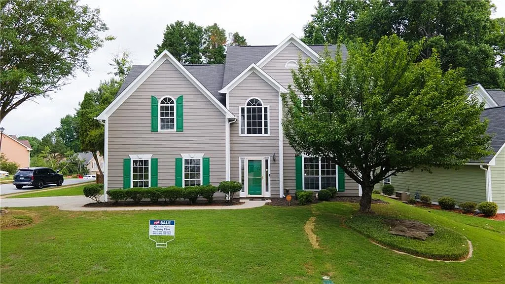 4 bed, 2.5 bath, 2288 sqft, $2,600 — Photo 1