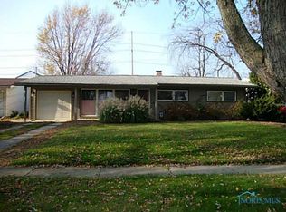1121 Village Trail Dr, Maumee, OH 43537