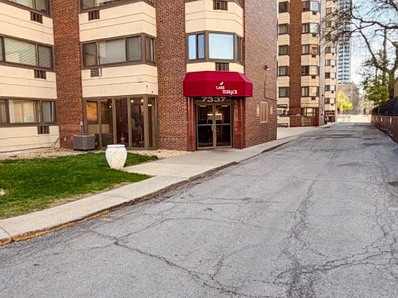 3rd image of 7337 S South Shore Dr APT 1412