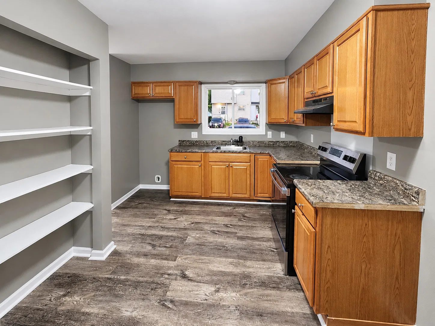 3 bed, 2.5 bath, 1304 sqft, $1,895 — Photo 3