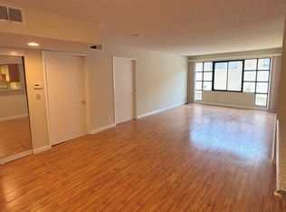 938 S Gramercy Pl #102, Los Angeles, CA 90019