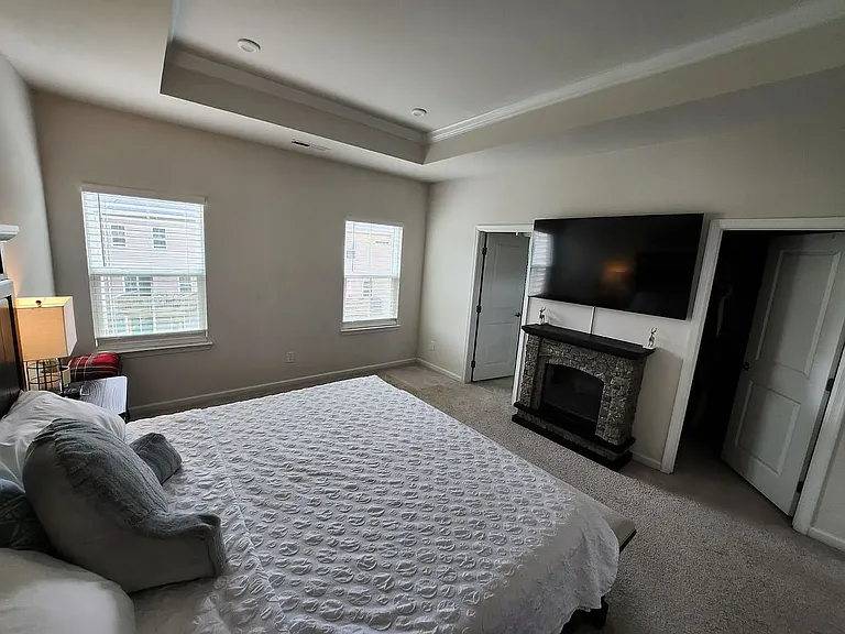 2561 Grantham Place Dr — Photo 54