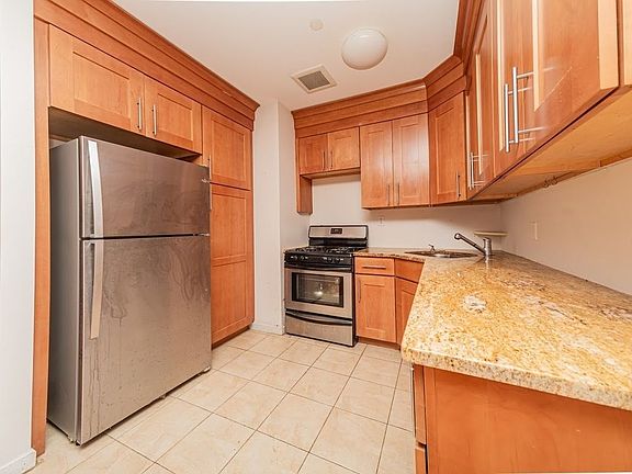 5th image of 2801 E 11th St APT 2D