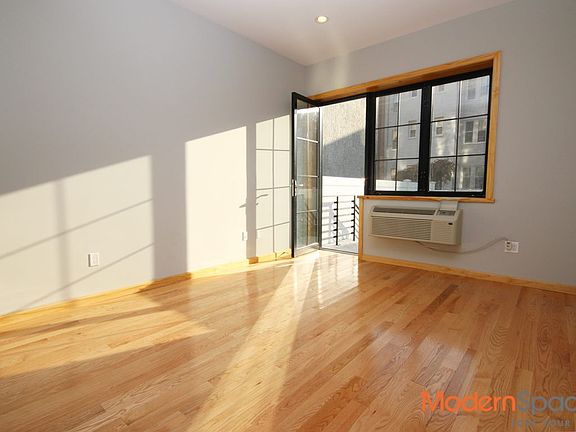 5th image of 1420 31st Ave #1