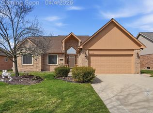 51605 Shadywood Dr, Macomb, MI